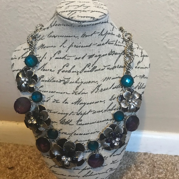 8H flower necklace - Picture 2 of 6